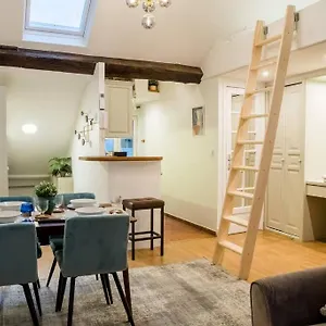Spacious In Hyper Center - Smart Tv & Wifi - 4p Appartement